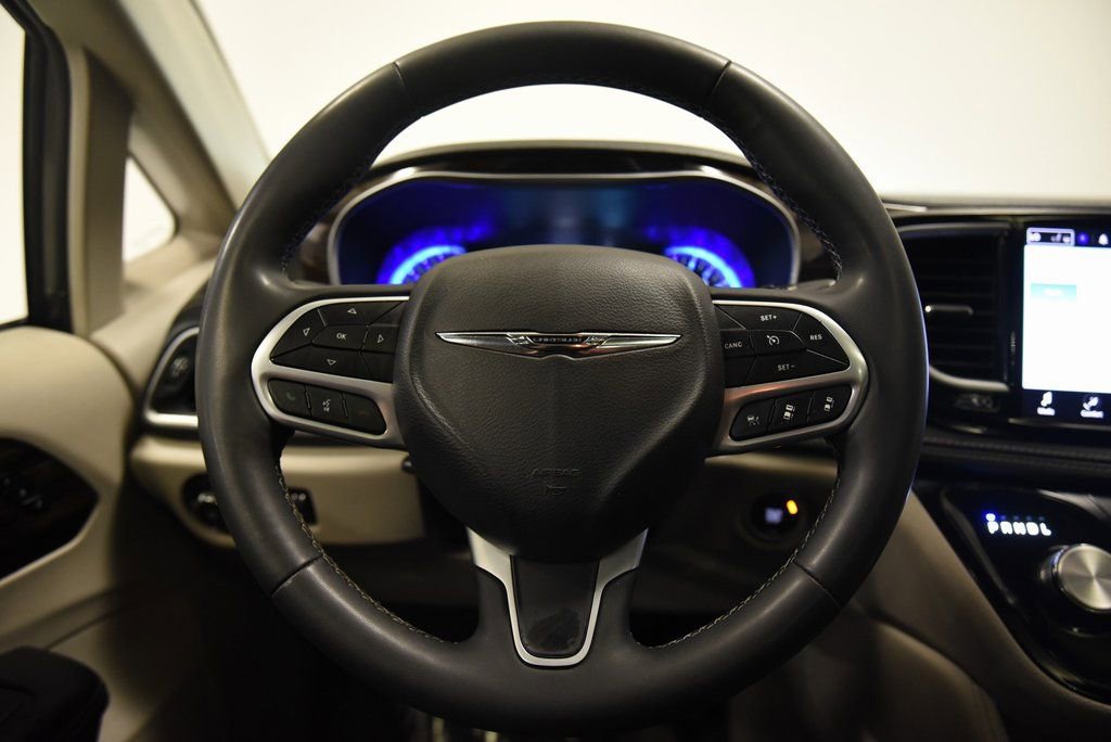 Used 2023 Chrysler Pacifica Limited FWD image 31