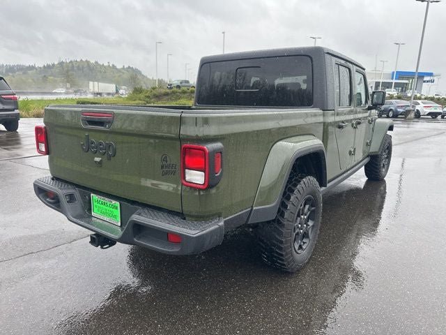 Used 2023 Jeep Gladiator Willys AWD/4WD image 7