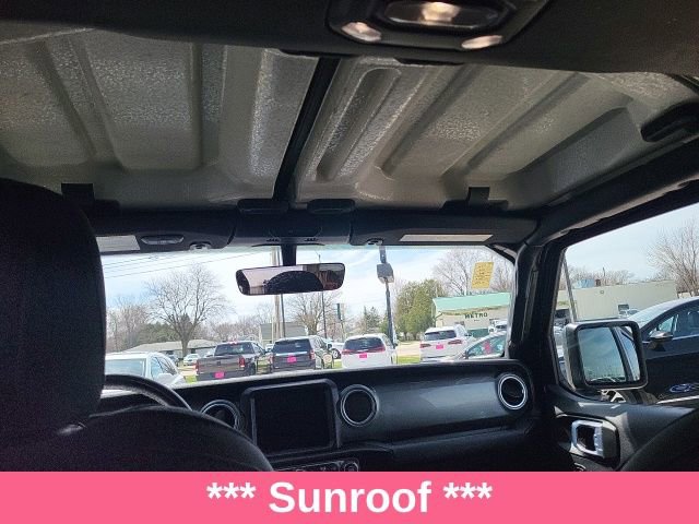 Used 2021 Jeep Wrangler Unlimited Sahara w/ Uconnect 4C Nav & Sound Group AWD/4WD image 2