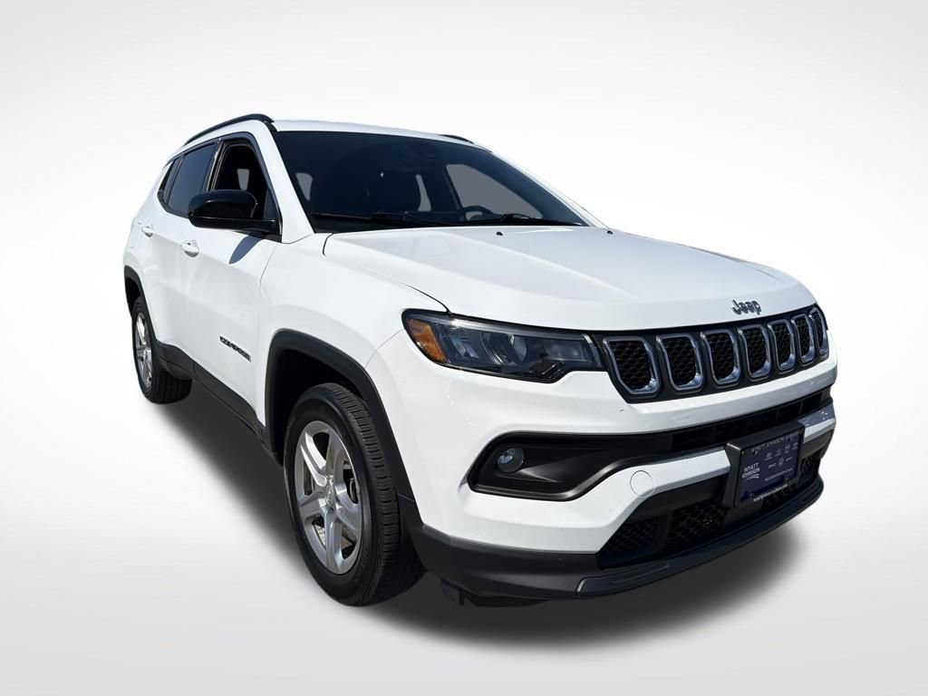 Used 2024 Jeep Compass Latitude image 9