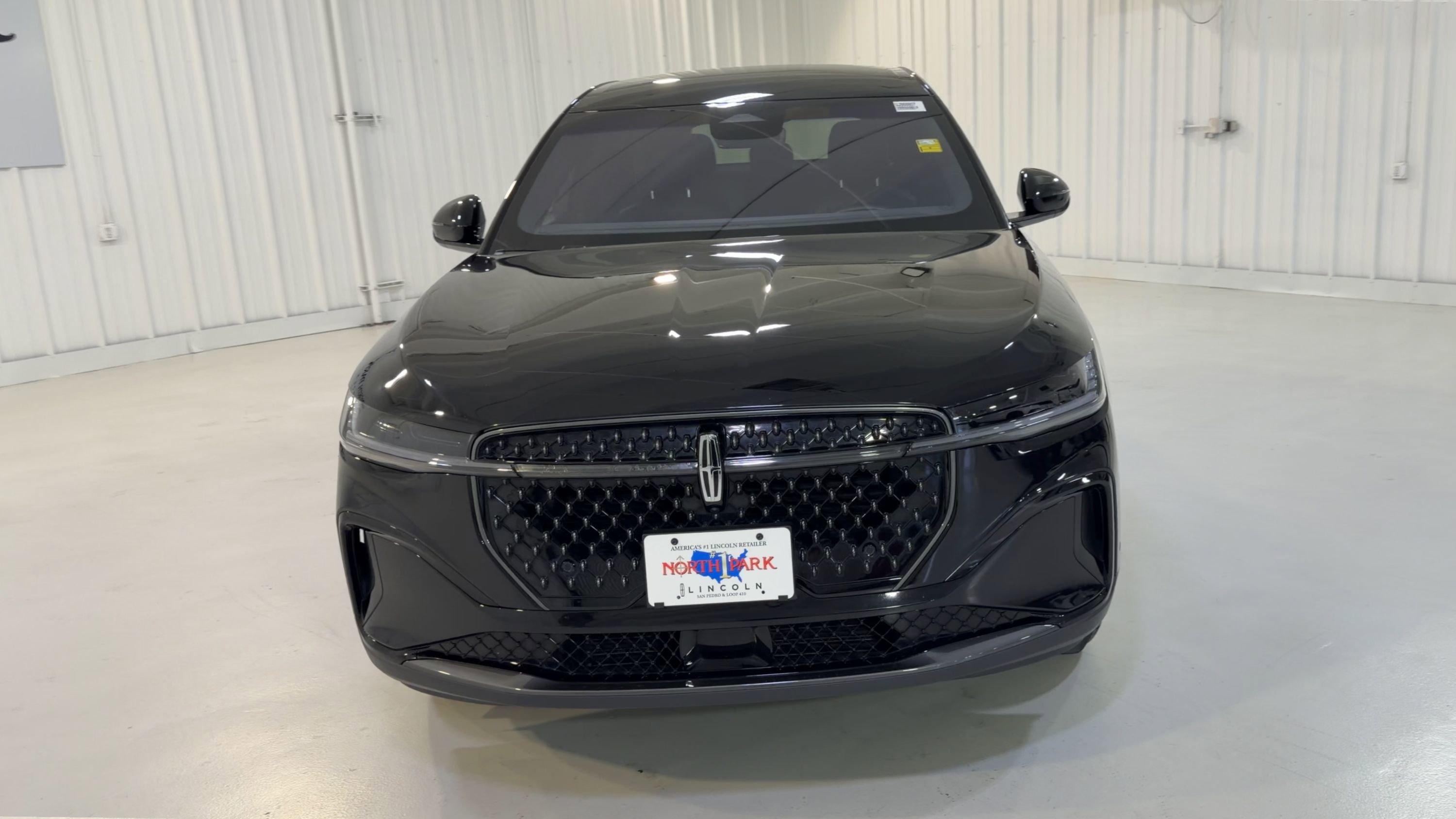 Used 2024 Lincoln Nautilus Premier w/ Jet Appearance Package AWD/4WD image 4