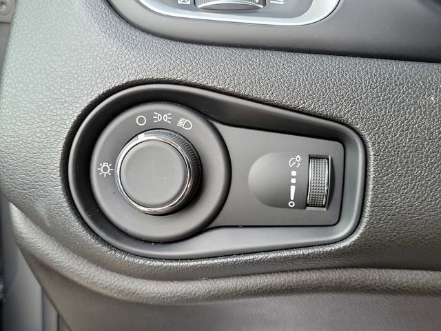 Used 2019 Jeep Renegade Sport image 27