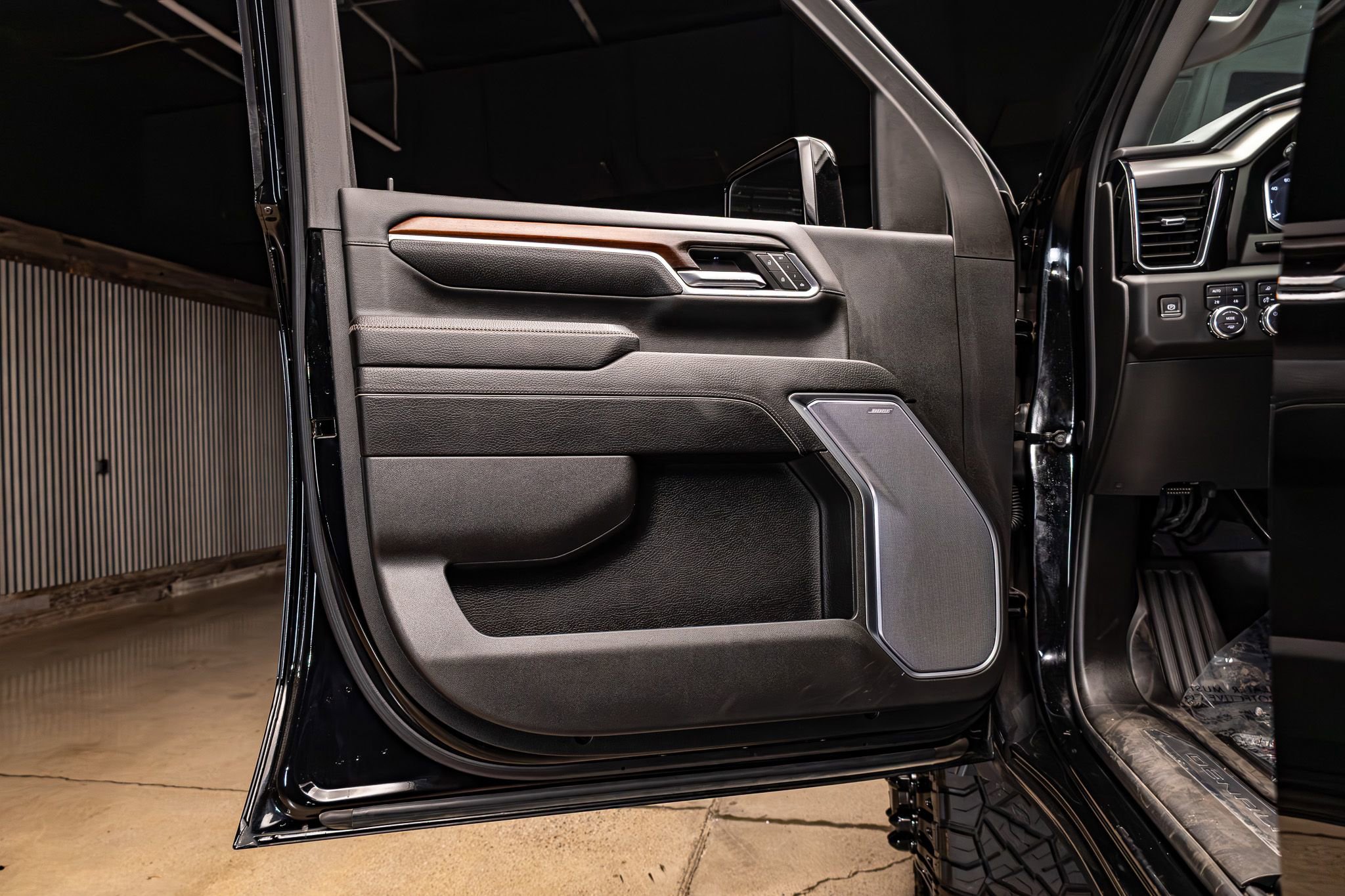 Used 2024 GMC Sierra 3500 Denali w/ Denali Reserve Package image 29