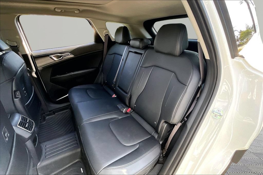 Used 2025 Kia Sportage EX w/ EX Premium Package AWD/4WD image 19