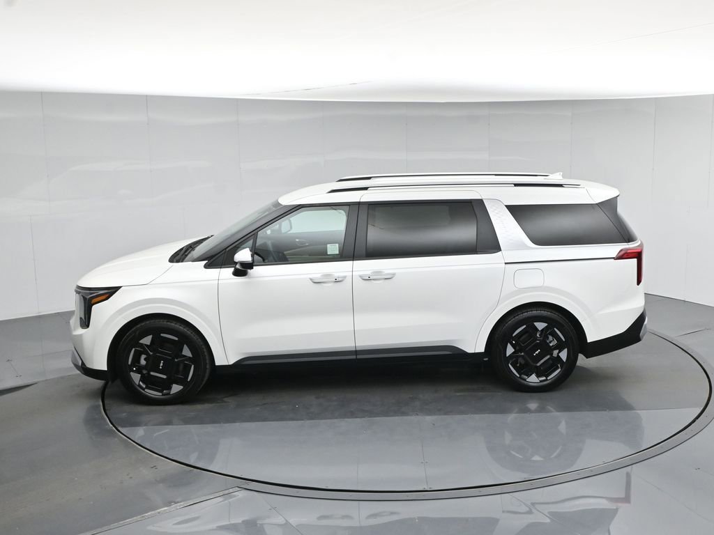 Used 2025 Kia Carnival EX image 44