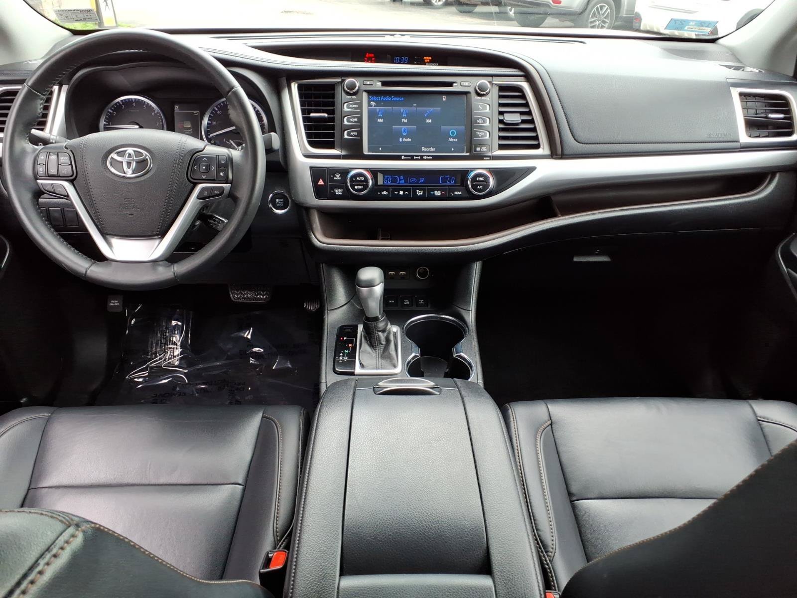 Used 2019 Toyota Highlander XLE AWD/4WD image 7