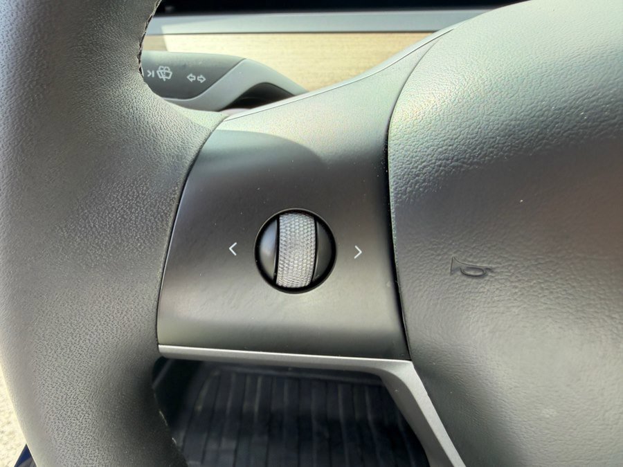 Used 2023 Tesla Model 3 Standard Range image 13