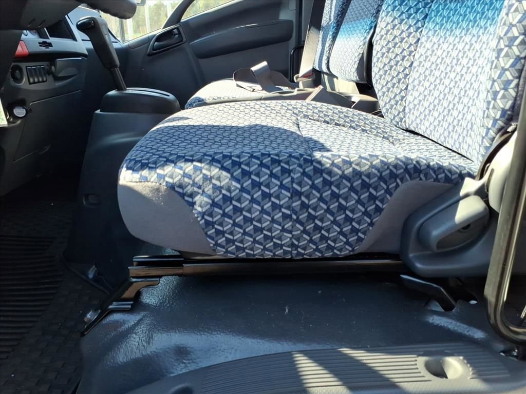 New 2025 Chevrolet Low Cab Forward image 15