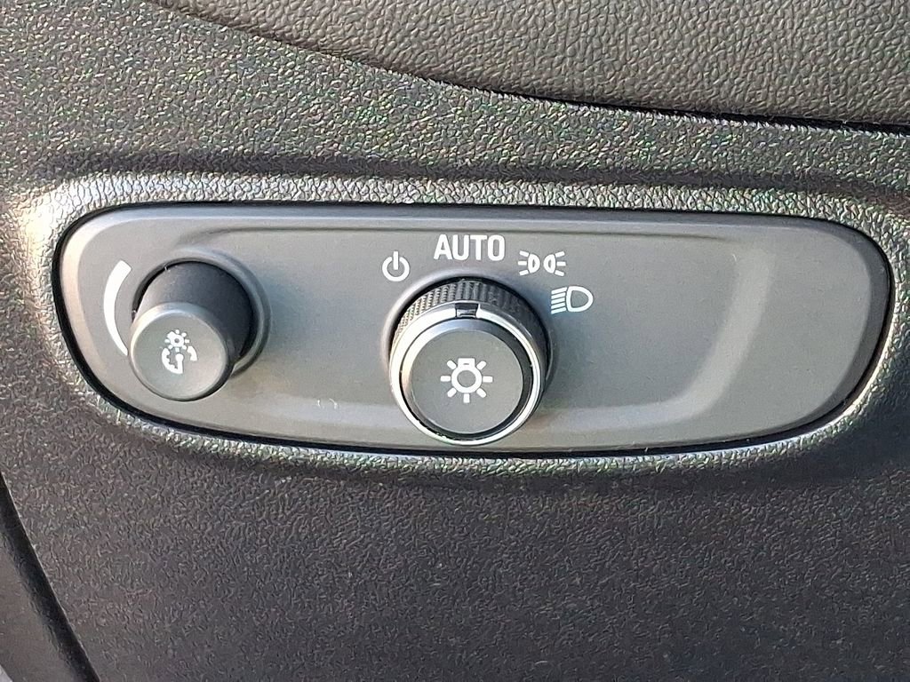 Used 2018 Chevrolet Equinox LS image 26