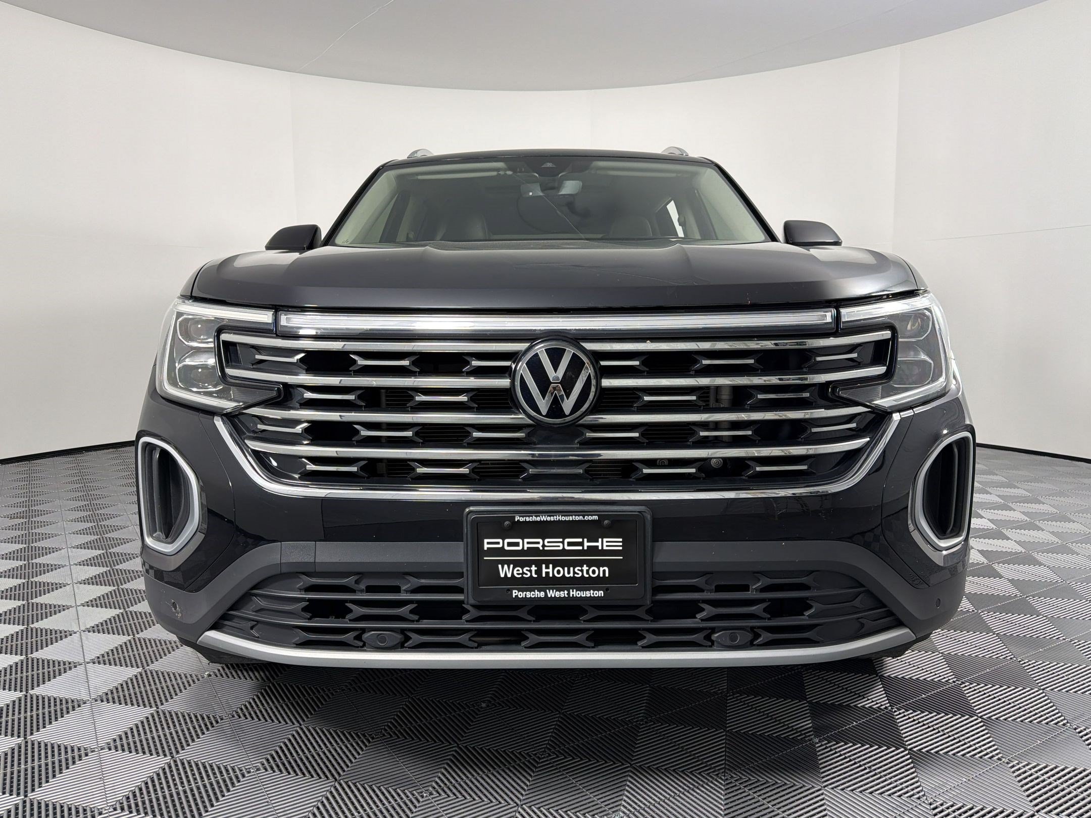Used 2024 Volkswagen Atlas SEL AWD/4WD image 6