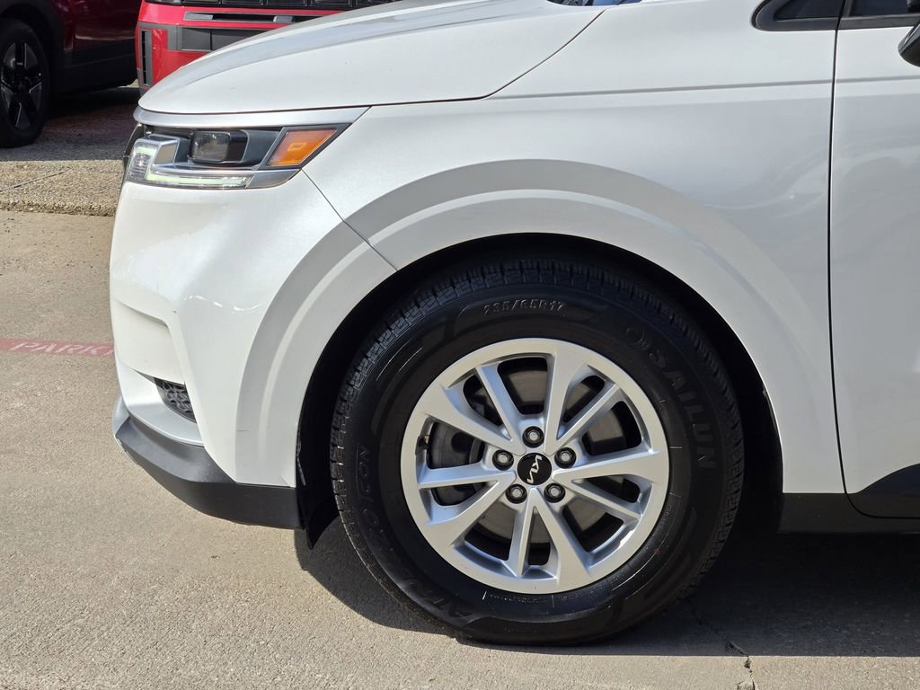 Used 2022 Kia Carnival LX image 9