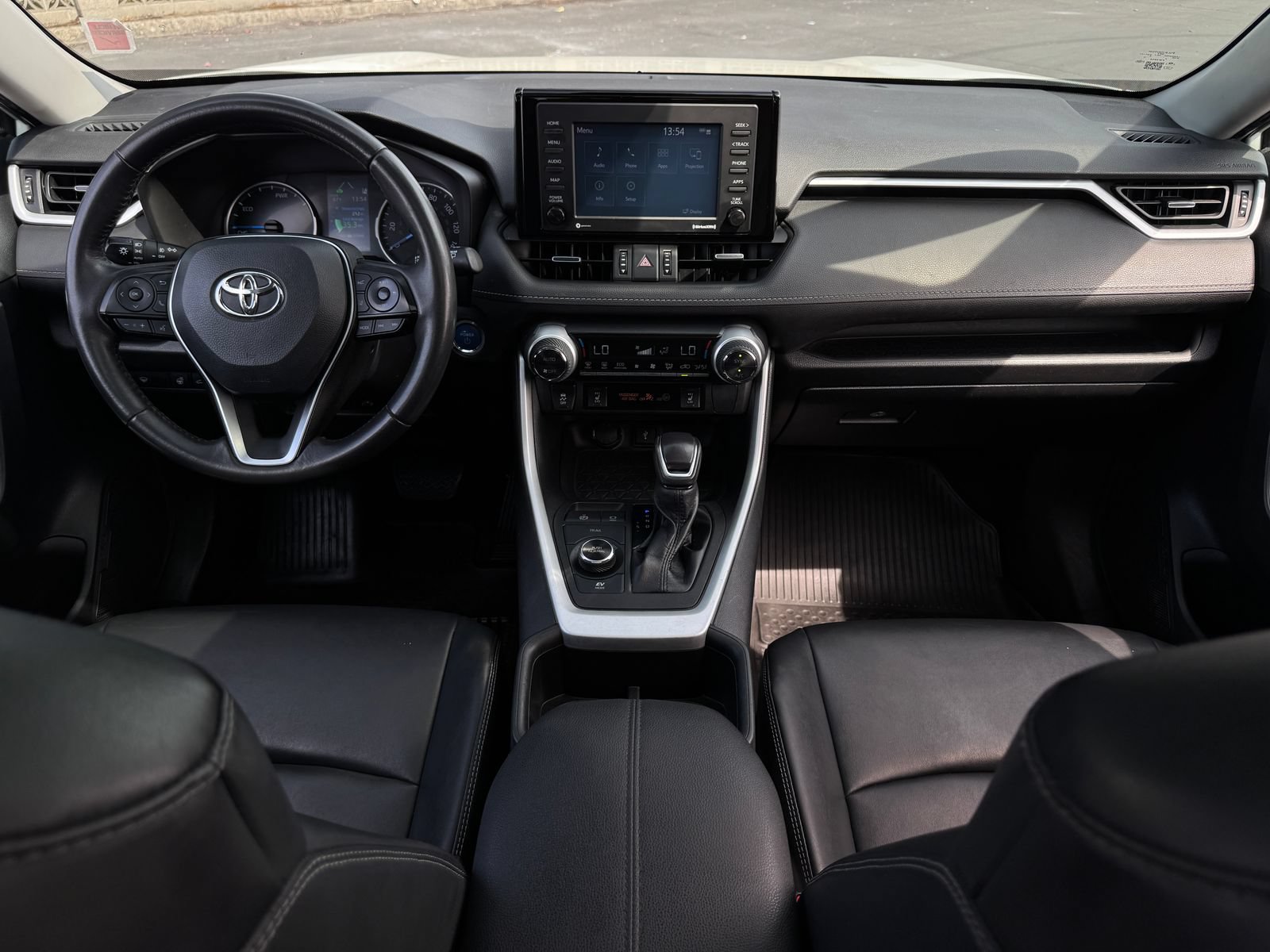 Used 2022 Toyota RAV4 XLE Premium AWD/4WD image 16