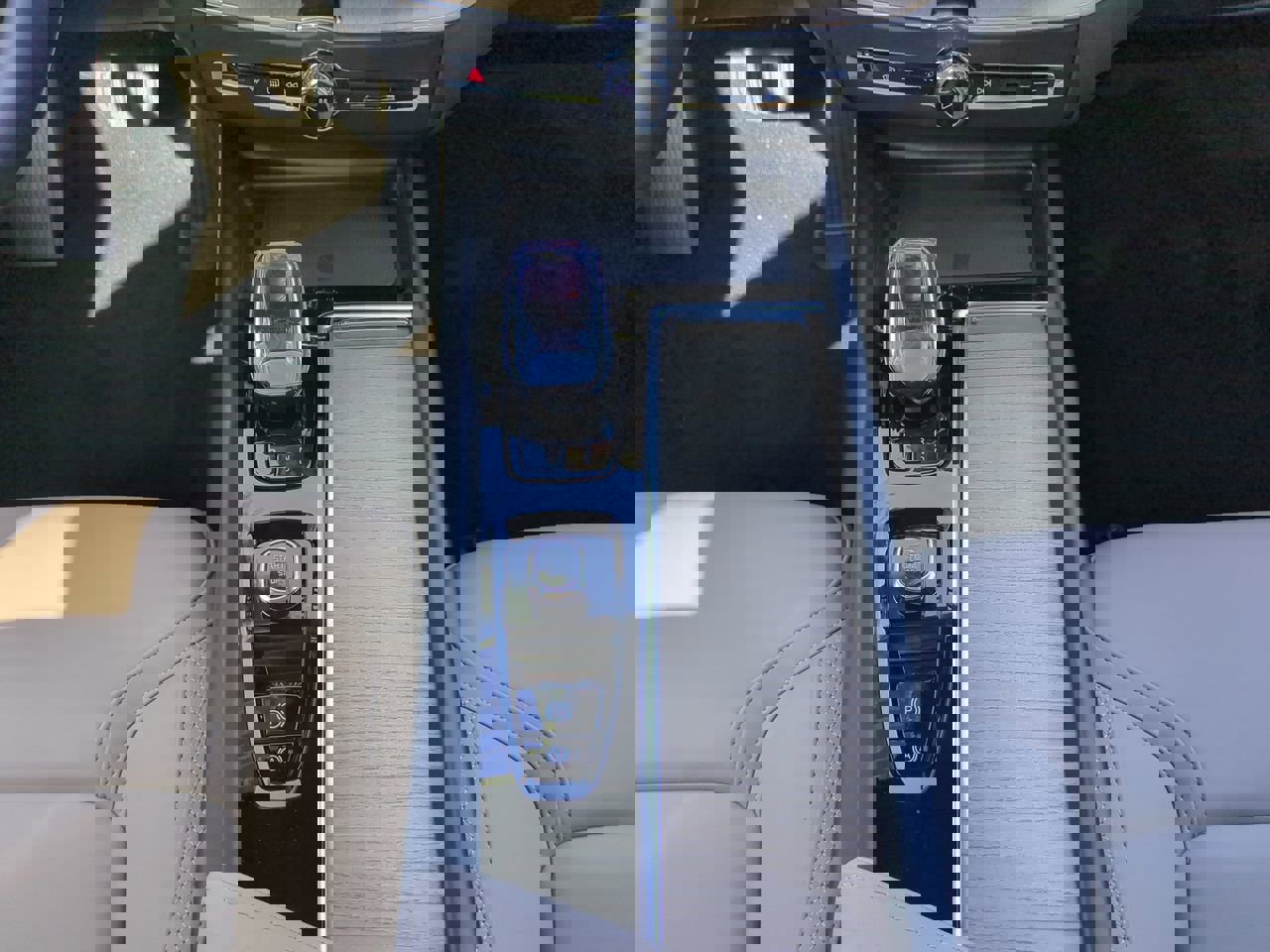 New 2026 Volvo XC60 B5 Core w/ Climate Package image 17