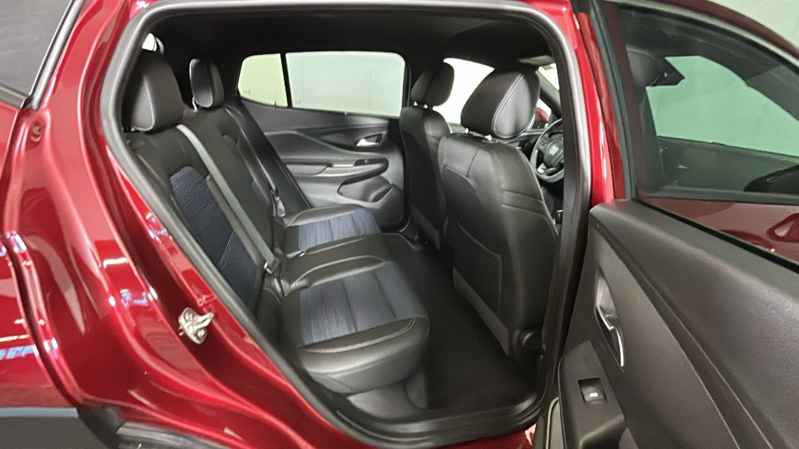 Used 2025 Buick Envista Sport Touring FWD image 33