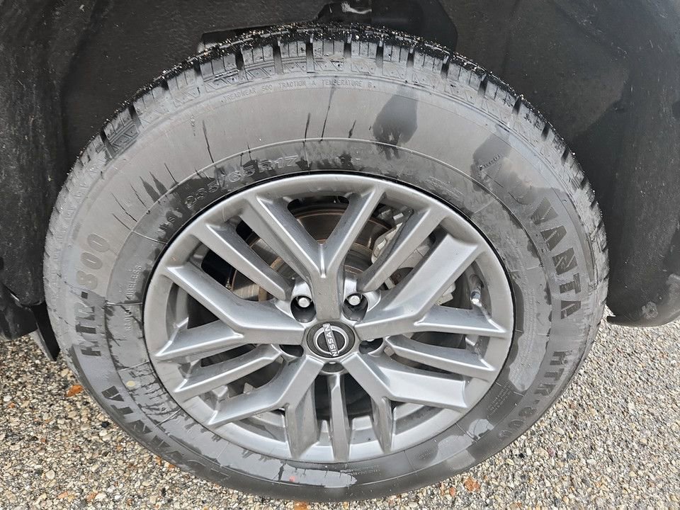 Used 2024 Nissan Rogue S image 30