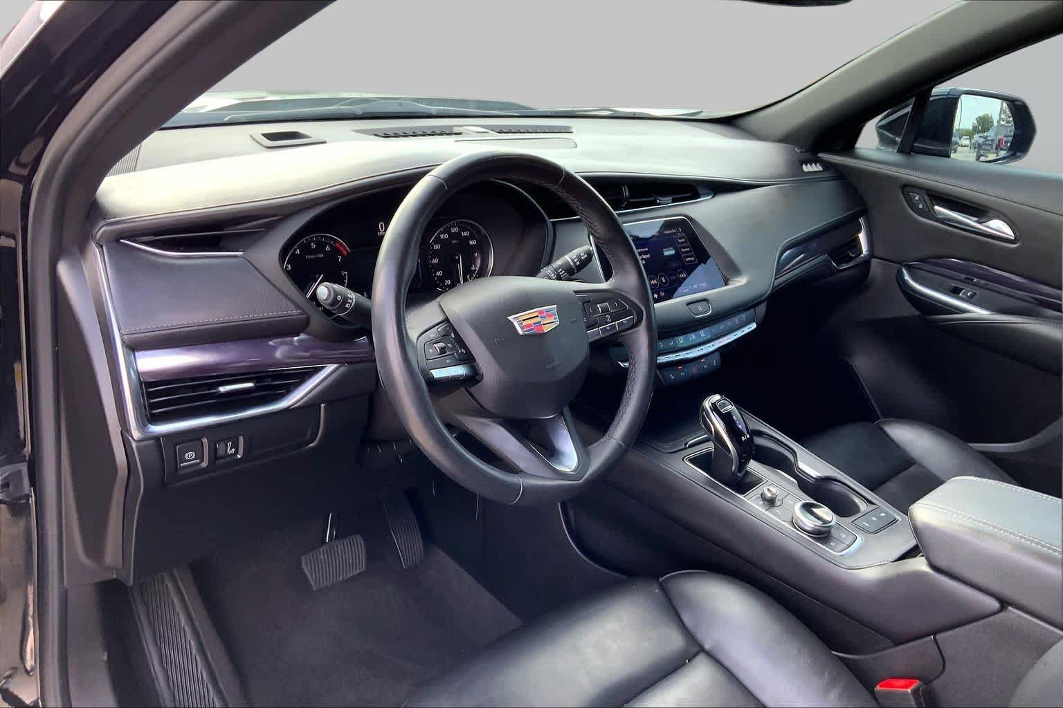 Used 2023 Cadillac XT4 Luxury w/ Cold Weather Package FWD image 34