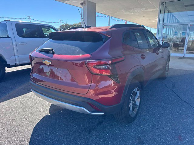 Used 2025 Chevrolet Trax LT w/ LT Convenience Package FWD image 5