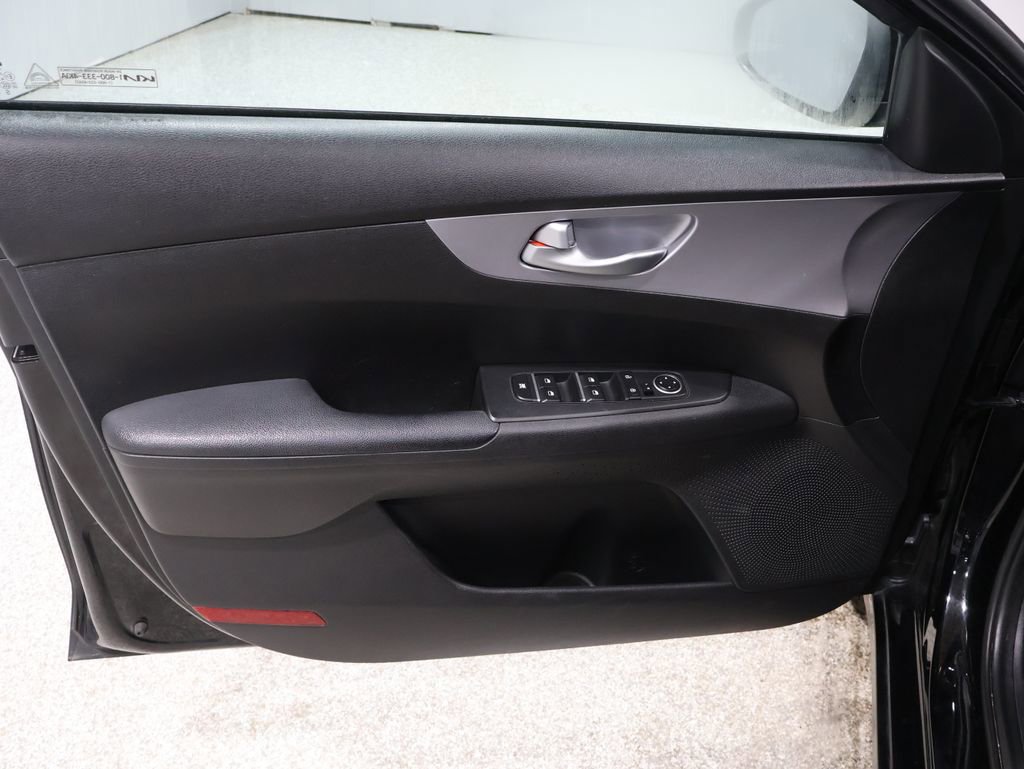 Used 2023 Kia Forte LXS image 12