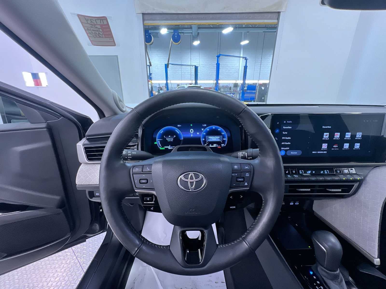 Used 2025 Toyota Camry XLE w/ Premium Plus Package AWD/4WD image 15