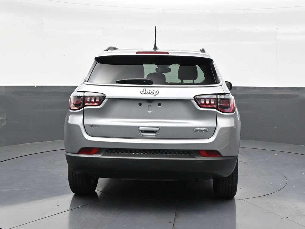 Used 2022 Jeep Compass Latitude FWD image 4
