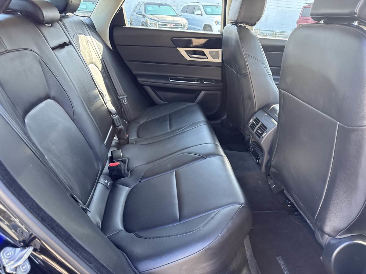 Used 2020 Jaguar XF Premium image 9