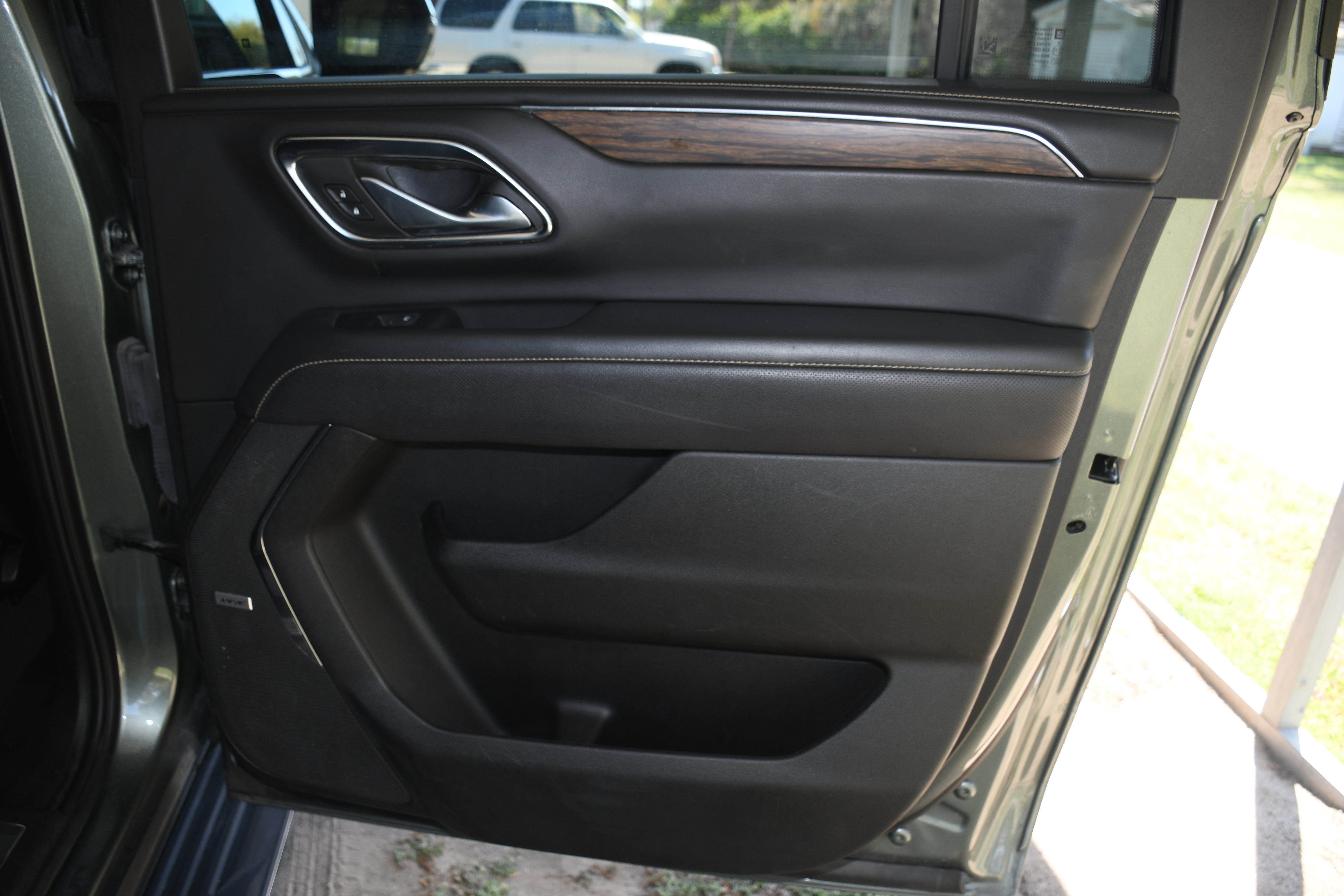 Used 2023 Chevrolet Suburban Premier RWD image 21