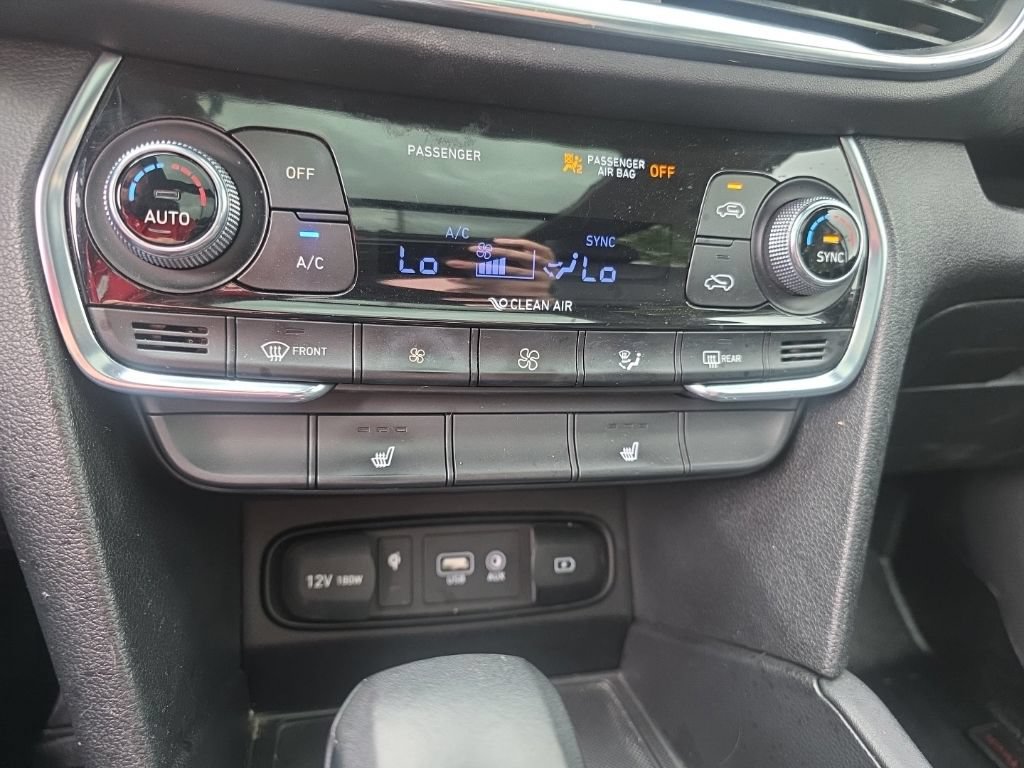 Used 2020 Hyundai Santa Fe SEL w/ Convenience + Premium Package AWD/4WD image 21