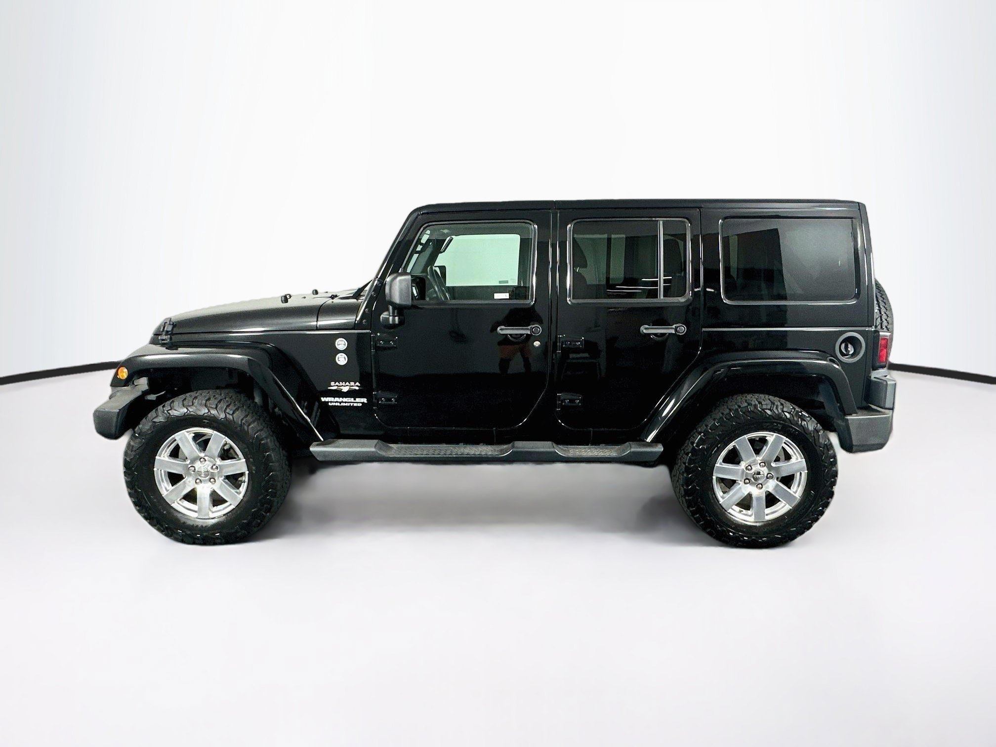 Used 2017 Jeep Wrangler Unlimited Sahara w/ Connectivity Group AWD/4WD image 4