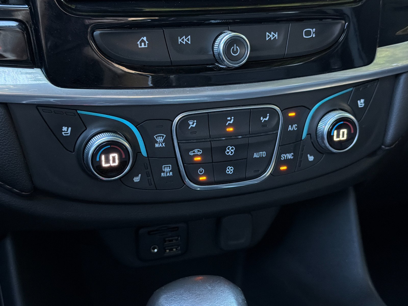 Used 2022 Chevrolet Traverse High Country w/ LPO, 'HIT The Road' Package FWD image 21