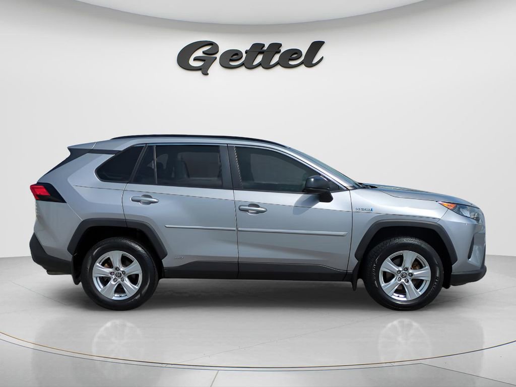 Used 2021 Toyota RAV4 LE image 3
