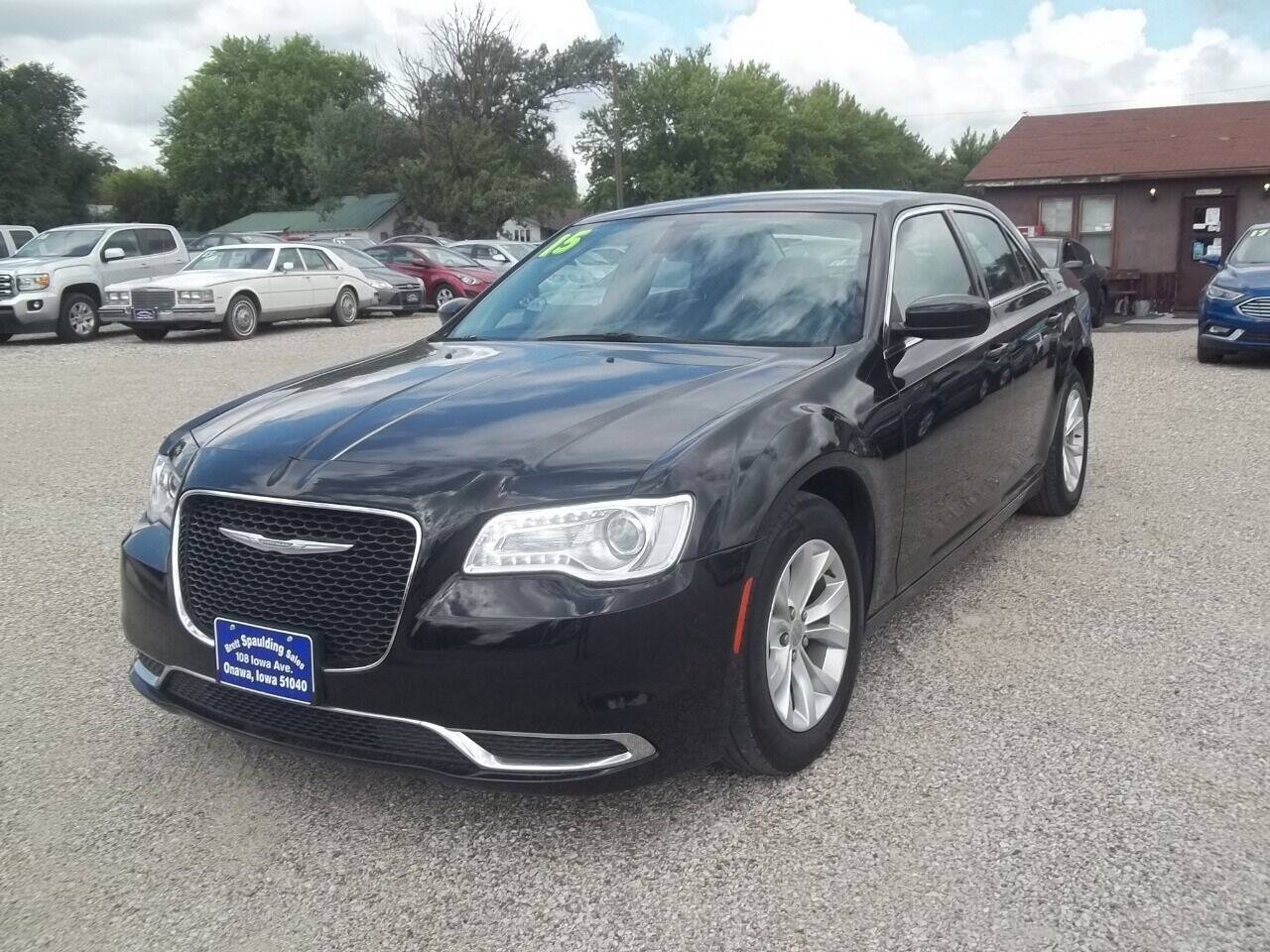 Used 2015 Chrysler 300 Limited RWD image 2