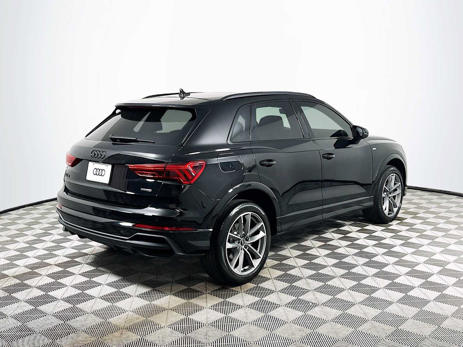 Certified 2024 Audi Q3 2.0T Premium w/ Convenience Package AWD/4WD image 7
