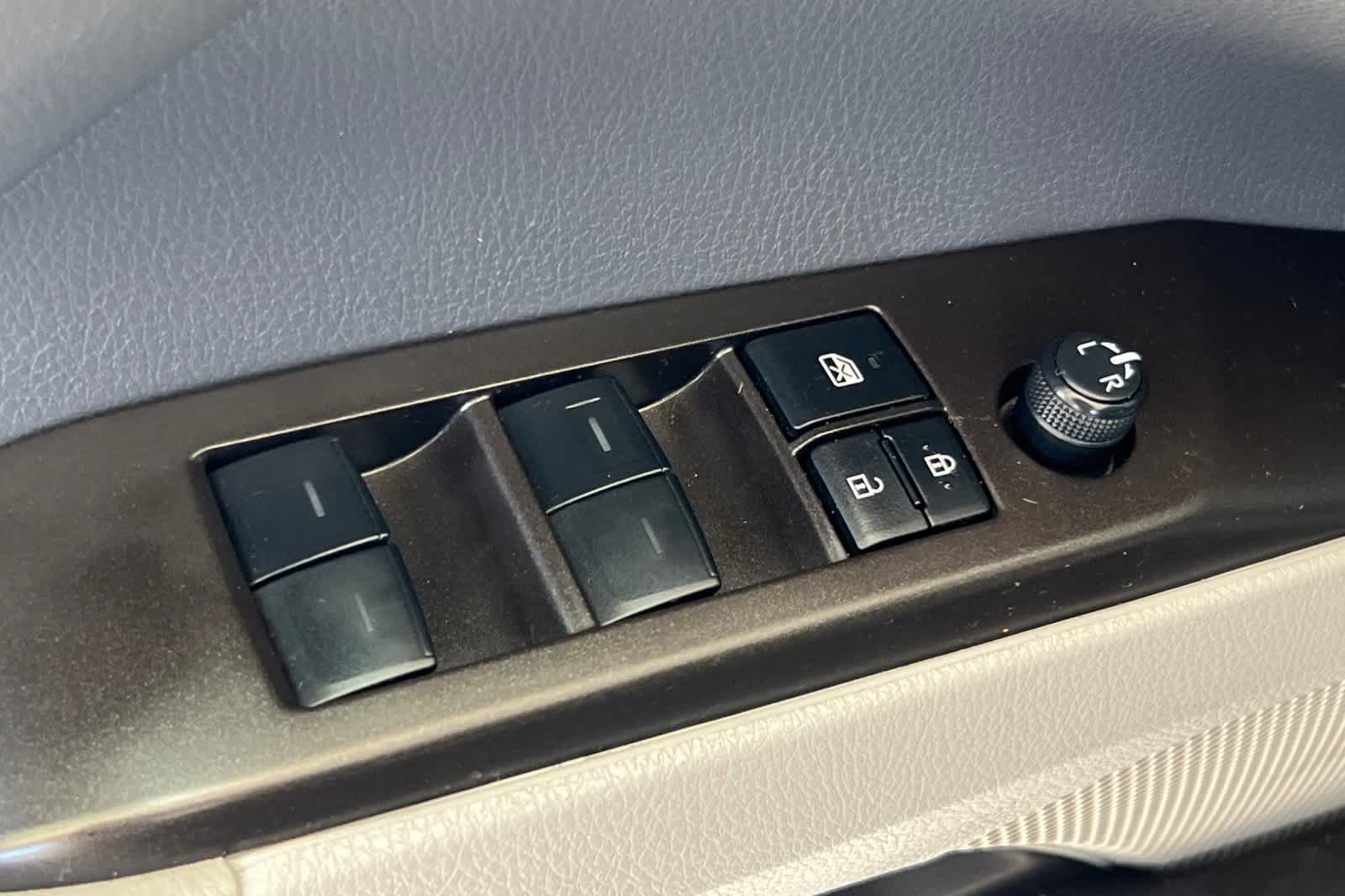 Used 2022 Toyota Camry LE FWD image 13