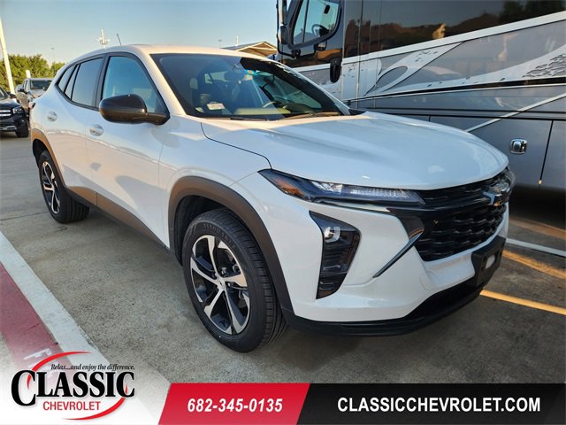 Used 2024 Chevrolet Trax RS FWD image 1