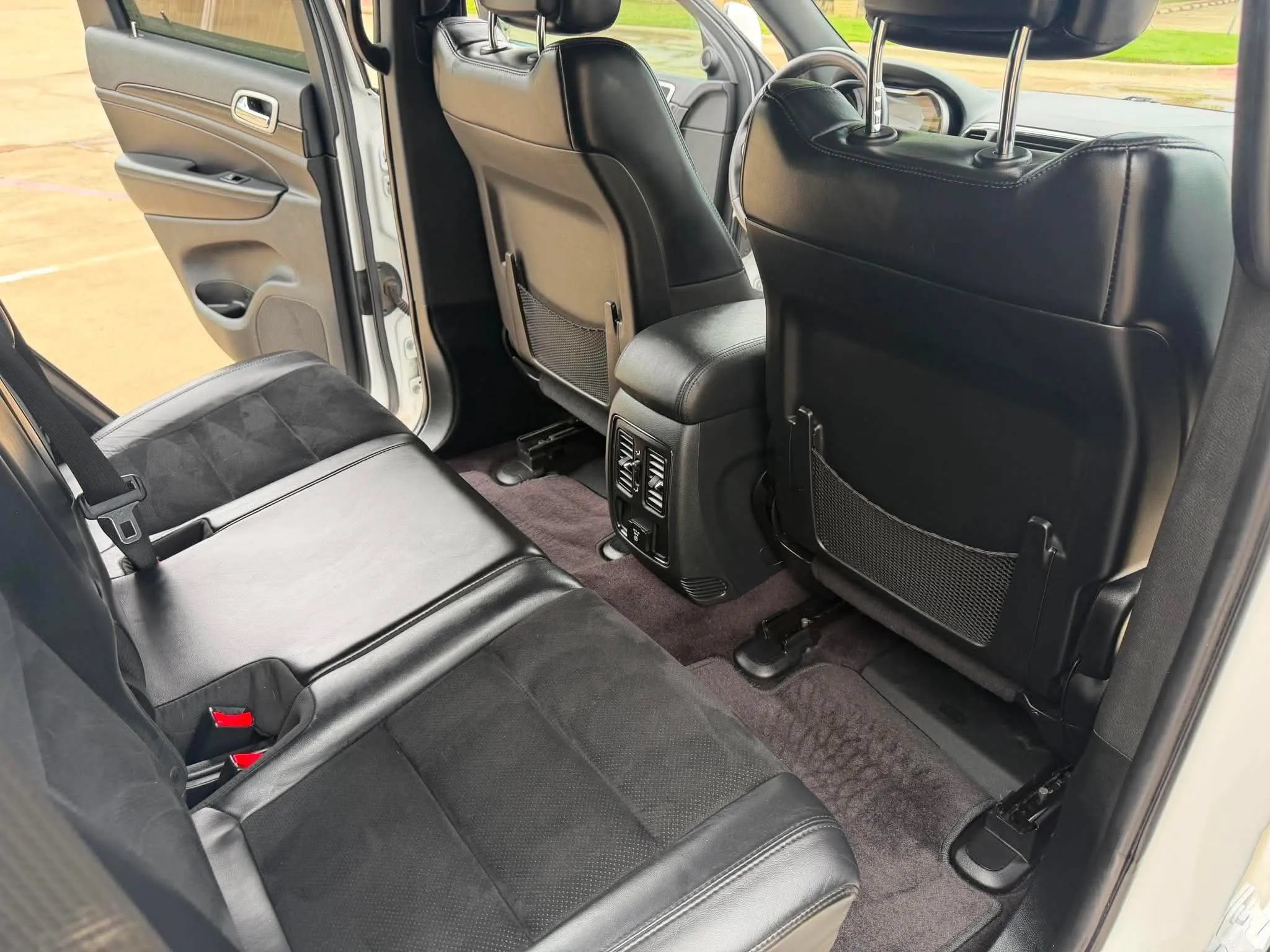 Used 2018 Jeep Grand Cherokee Altitude RWD image 13