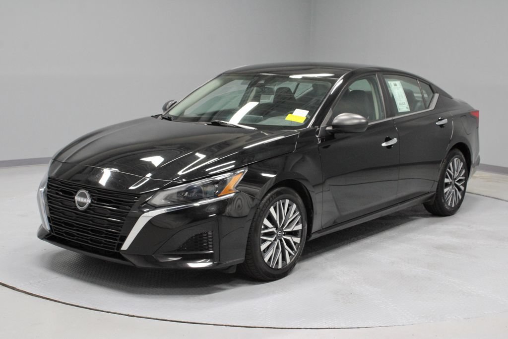 Certified 2024 Nissan Altima 2.5 SV FWD image 7