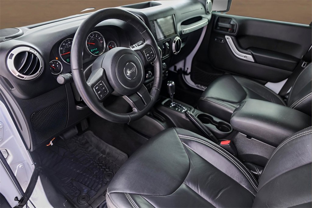 Used 2016 Jeep Wrangler Unlimited Sahara w/ Connectivity Group image 10