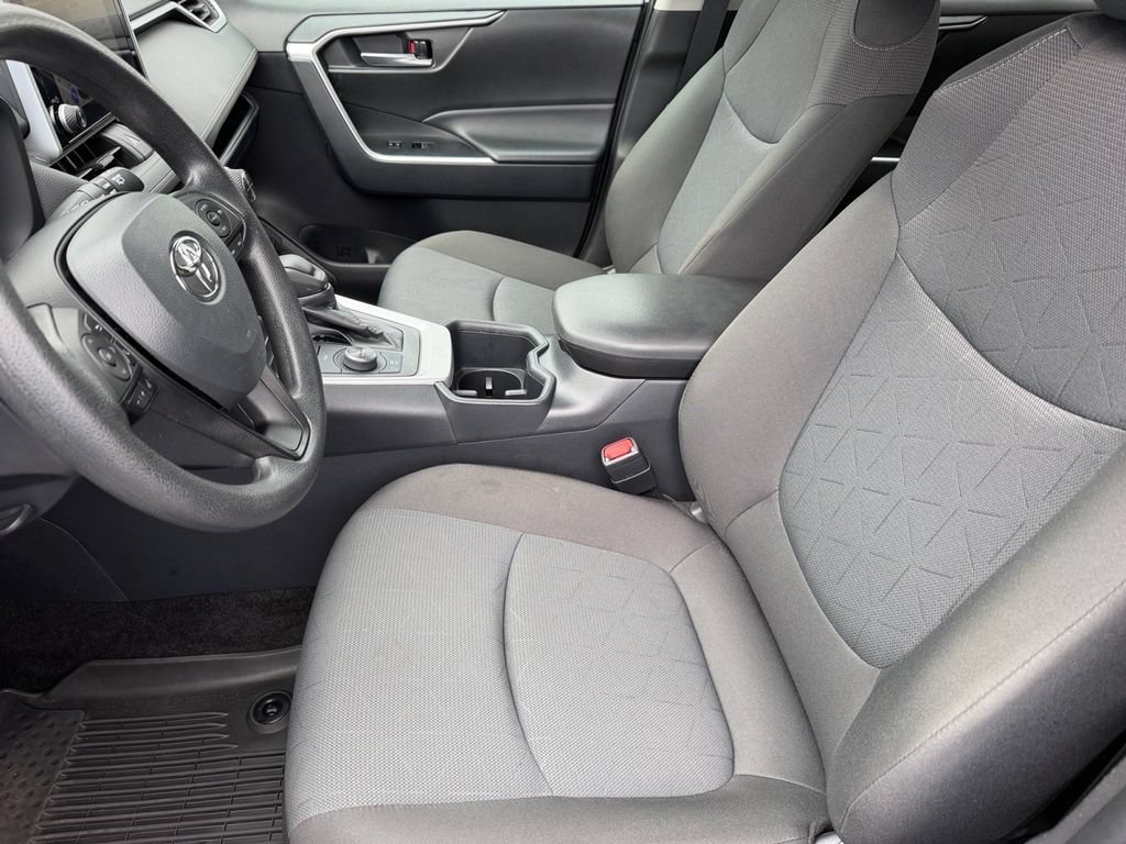 Used 2025 Toyota RAV4 XLE AWD/4WD image 10