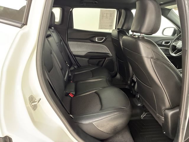 Used 2024 Jeep Compass Latitude AWD/4WD image 16