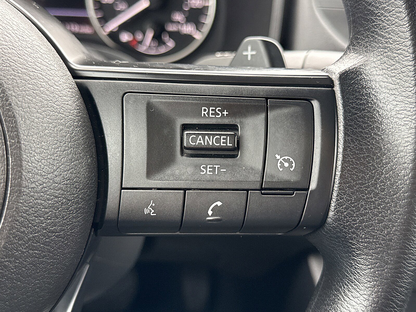 Used 2024 Nissan Rogue S FWD image 21