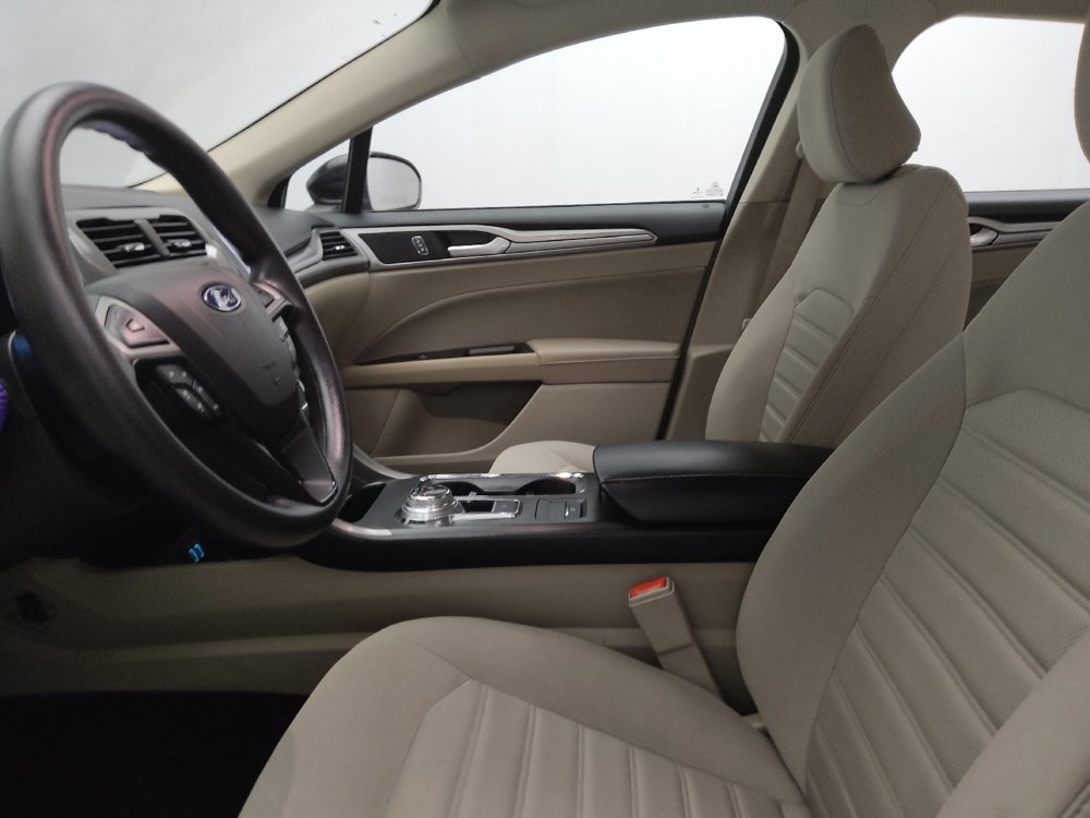 Used 2020 Ford Fusion SE FWD image 17