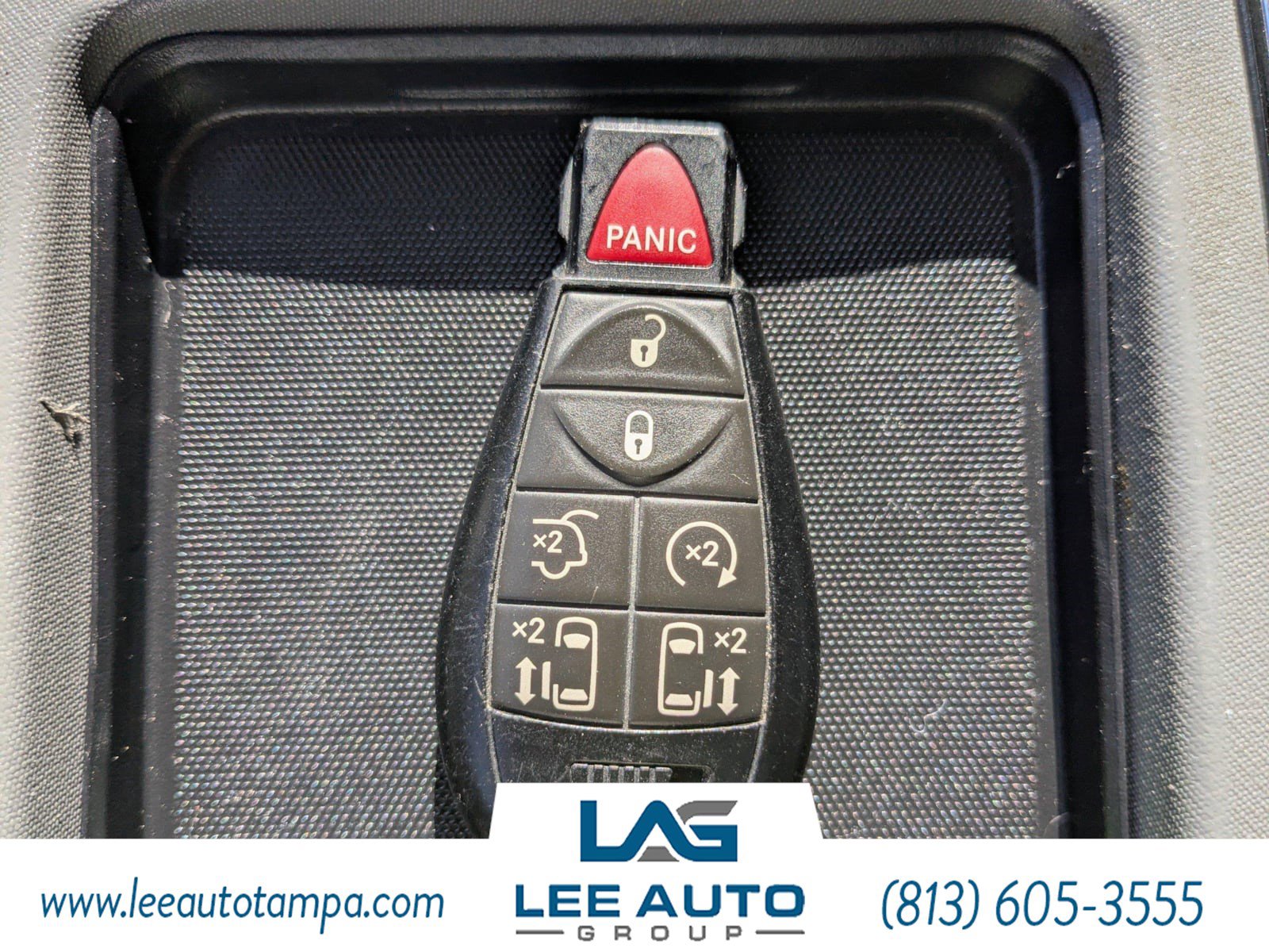 Used 2010 Chrysler Town & Country Touring image 27