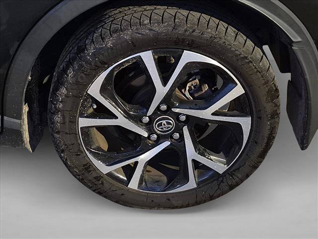 Used 2018 Toyota C-HR XLE FWD image 16