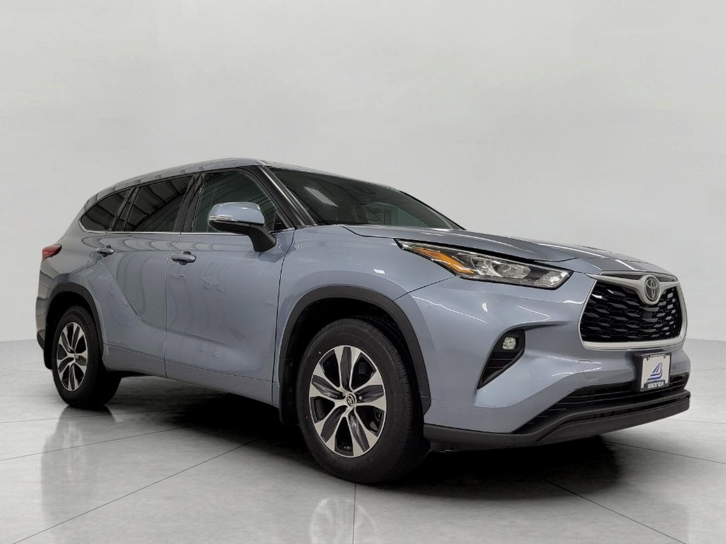 Used 2020 Toyota Highlander XLE image 1