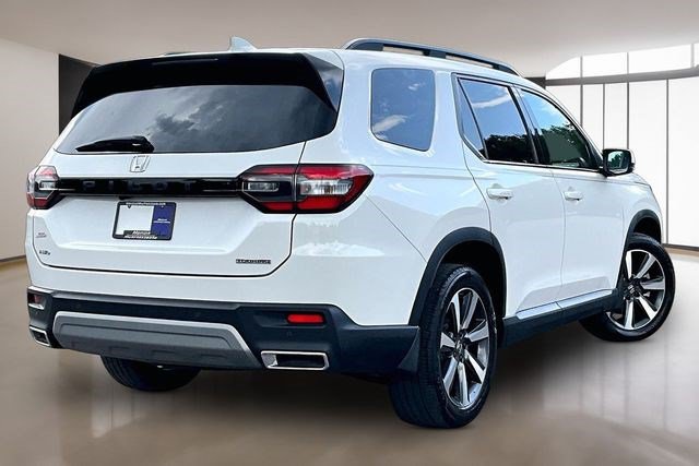Certified 2025 Honda Pilot Touring image 6