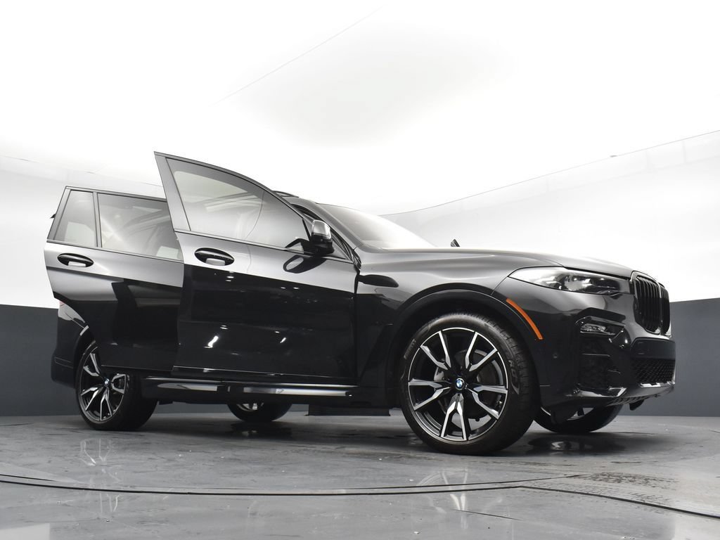 Used 2022 BMW X7 xDrive40i w/ M Sport Package AWD/4WD image 28