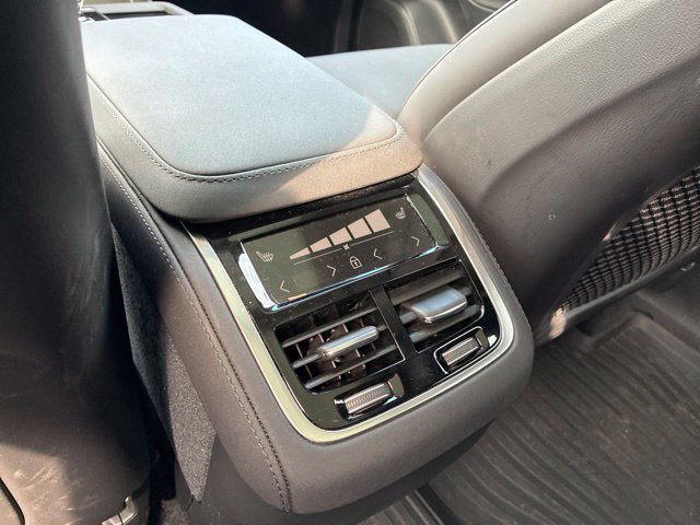 Used 2026 Volvo XC90 B6 Plus w/ Protection Package AWD/4WD image 12