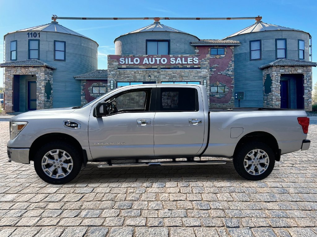 Used 2019 Nissan Titan SV w/ SV Convenience Package AWD/4WD image 2
