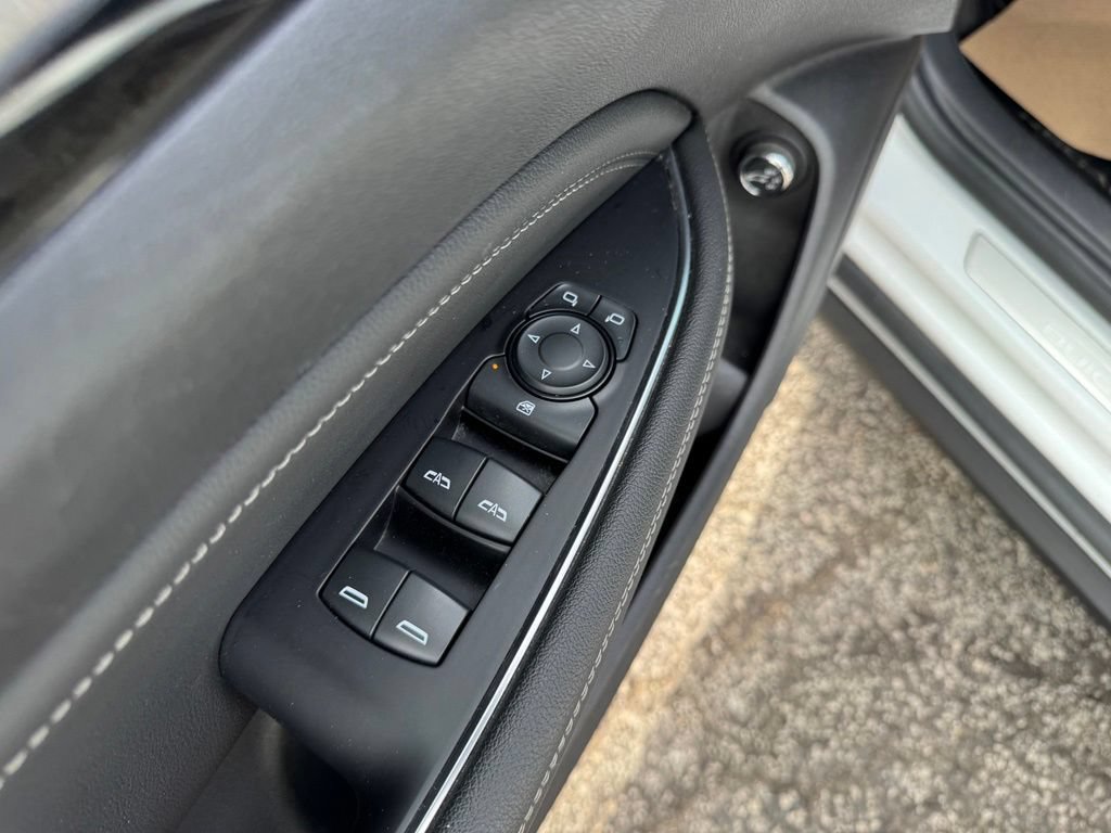 Used 2018 Buick Regal Essence w/ Driver Confidence Package #1 AWD/4WD image 10