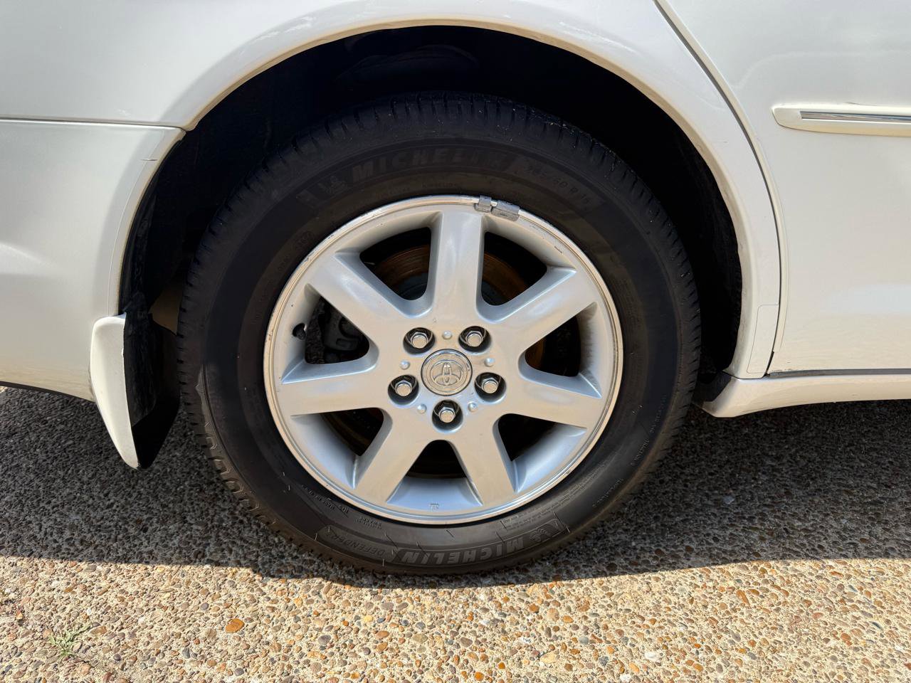 Used 2001 Toyota Avalon XLS FWD image 6